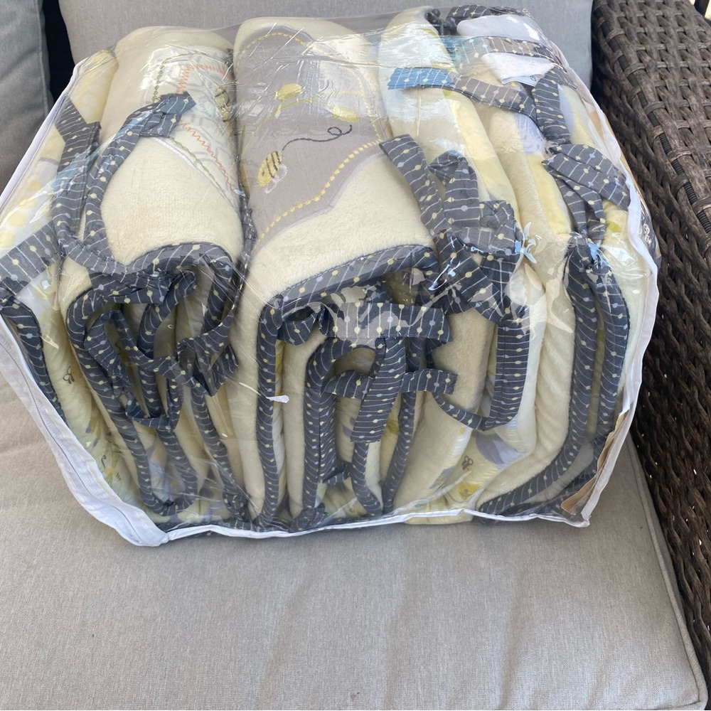 Nursery Bedding Set - Picture 4 of 9